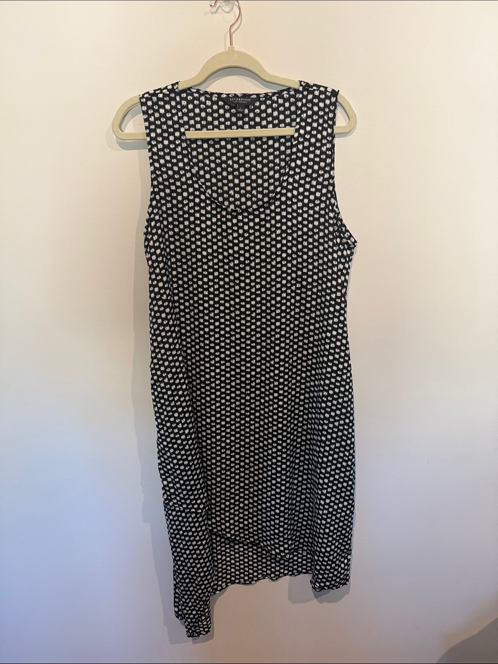 Beautiful Liverpool dress. Black and white hi-lo. Satin. Size Large